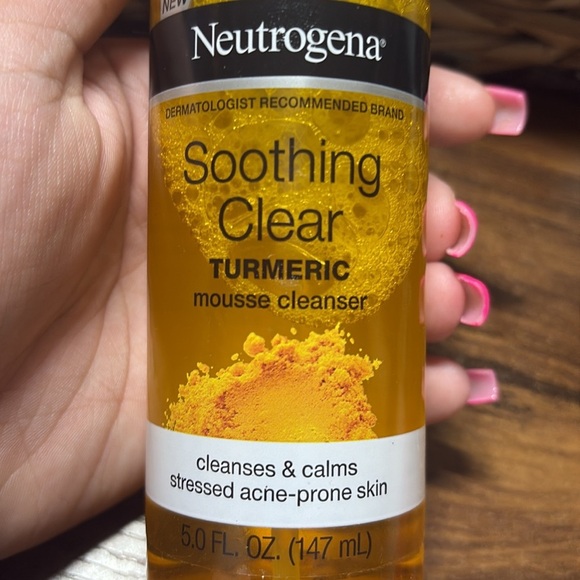 Neutrogena Soothing Clear Turmeric Mousse Cleanser DISCONTINUED - Picture 4 of 5